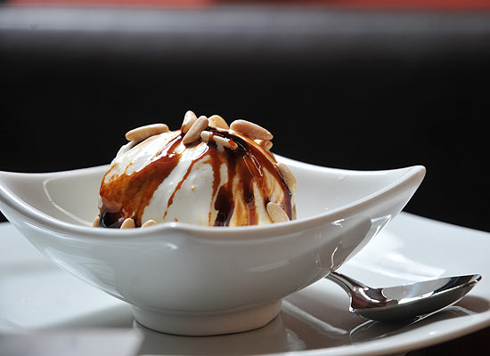 Folha de S. Paulo – Comida – No inverno, sorvetes ganham corpo e doses de álcool